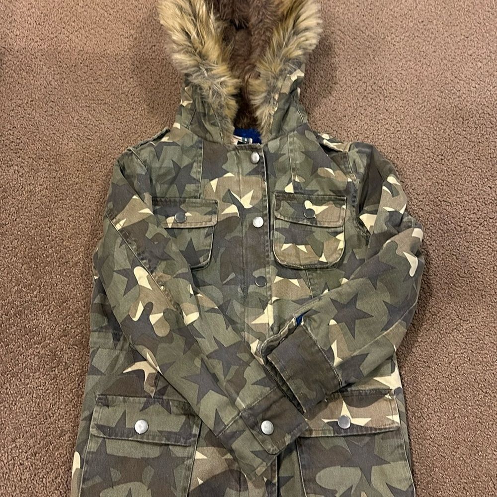 Vintage Havana Girls Camouflage with Stars Faux Fur Hooded Jacket - Size M